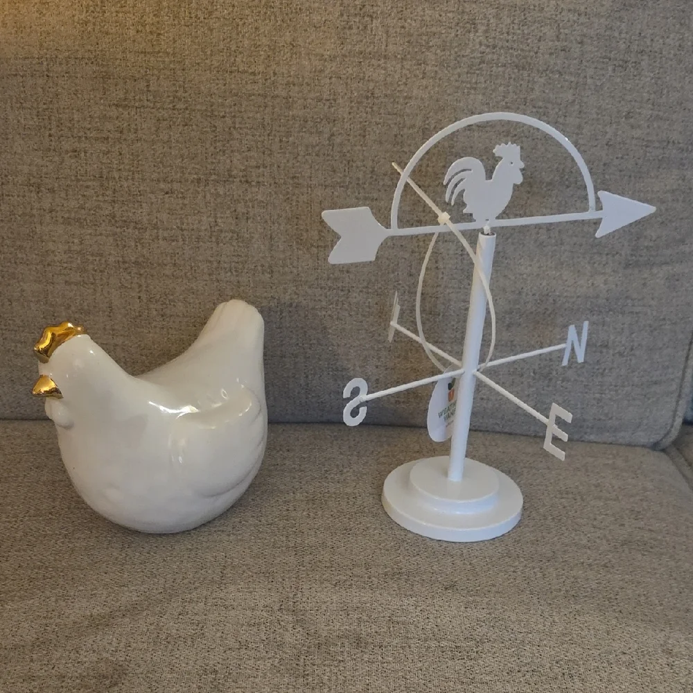 Bullseye Playground Chicken Decor Nwt